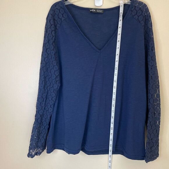 Shein| Medium| Soft|Crotchet knit| Floral - Picture 3 of 16